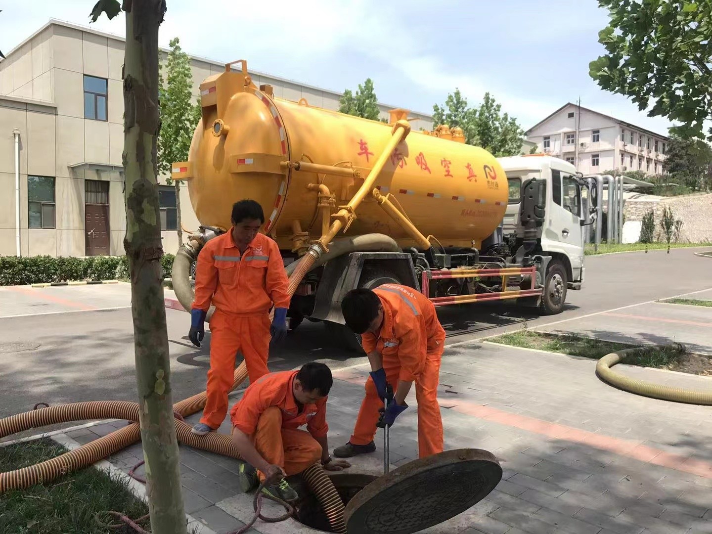翼城化粪池清理与5-8吨吸粪车施工效率分析